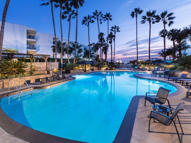 Experience Coastal Luxury at Stunning Redondo Beach Apartments